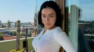 Charli XCX faz história com dois álbuns nº 1 no mesmo ano