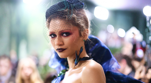 Tema do Met Gala 2027 vira polêmica na moda: hoje aos 65 anos, John Galliano é escolhido para a honraria rara; já demitido da Dior por falas racistas e antissemitas, estilista tem parceria com a Zara
