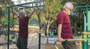 Aos 84 anos, idoso impressiona ao praticar exercícios de calistenia: 'Tinha que treinar de verdade'