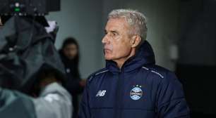 Luís Castro se apega aos números, mas ignora a crise do Grêmio