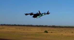 Eve, da Embraer, realiza primeiro voo de transição de seu 'carro voador'