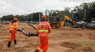 Mais de 440 toneladas de resíduos são recolhidas da orla do Guaíba
