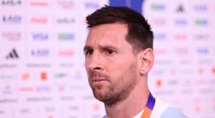 Messi ajuda em reconstrução de região destruída por incêndios e recebe homenagem
