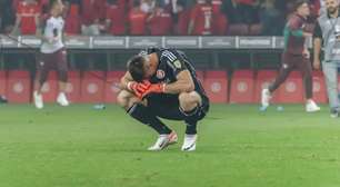 Rochet passa por cirurgia e pode ter futuro indefinido no Inter