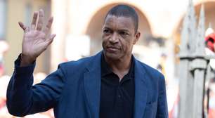 Dida chama atenção com dedo torto durante despedida de Franco Baresi