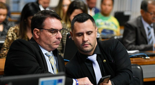 Candidatura de Flávio Bolsonaro perde 'palanque de alto potencial' com desistência de Cleitinho ao governo de MG, aponta cientista político