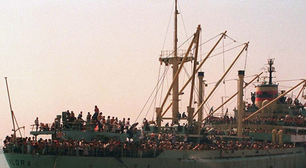 Em 1991, a Itália viu que um velho cargueiro estava se aproximando; quando atracou, milhares de pessoas estavam a bordo