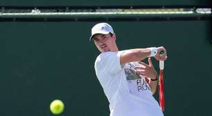 João Fonseca faz boa estreia, supera Tsitsipas e avança no ATP de Montreal
