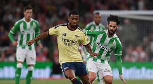 Arsenal sofre, leva três do Betis e é derrotado em amistoso de pré-temporada