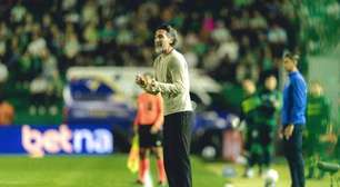 Domínguez explica trocas no Atlético e avisa: "Teremos que mudar"