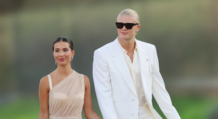 As sandálias favoritas de Erling Haaland para o verão são um par perfeito, ideal tanto para usar na praia com roupa de banho quanto em uma festa com terno de linho