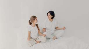 Quer ensinar seu filho a meditar? Siga esses cinco passos para começar