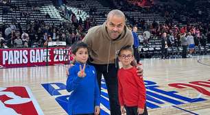 'Queria dar uma lição neles': aos 44 anos, ex-astro da NBA coloca filhos pré-adolescentes para viajar de classe econômica com as babás para 'castigá-los'