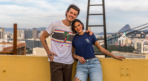 De chinelo Havaianas a tênis All Star: Bruna Marquezine e Shawn Mendes usam looks casuais para visita a projeto sociocultural