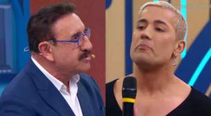 Ratinho surpreende cantor sertanejo ao vivo com comentário homofóbico: 'Você tá com uma cara de'