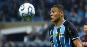 O que falta para Carlos Vinícius renovar com o Grêmio? Entenda a negociação