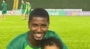 Jogador e esposa doam órgãos do filho após morte em acidente grave