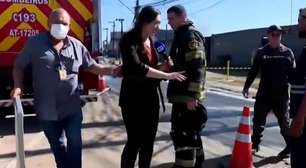 Repórter da Record cai em bueiro durante transmissão ao vivo em incêndio na Grande SP