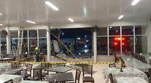 Ônibus sai da pista, invade restaurante e mata mulher em Santa Catarina