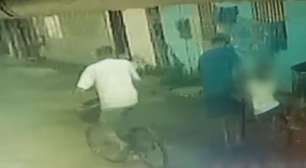 Criança é assaltada a caminho da escola no Recife; vídeo registra ação