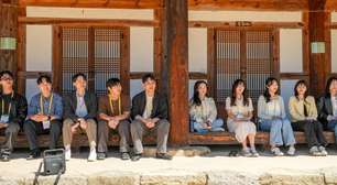 Diante da grave crise de natalidade na Coreia do Sul, um antigo templo budista decide organizar encontros às cegas para jovens com a missão patriótica de salvar o país