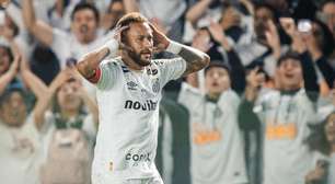 Torcida do Santos reclama e Neymar cobra apoio durante jogo da Sul-Americana