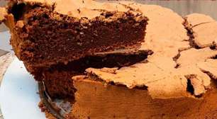 Torta brownie com uma massa bem úmida por dentro e uma casquinha crocante por fora, um mimo para o Dia dos Pais