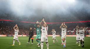Noite de herói no Barradão: Vitória goleia o Athletico e avança na Copa do Brasil