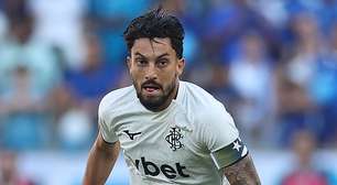 Botafogo encaminha renovação de contrato com o capitão Alex Telles