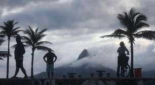 Com ventos fortes, Rio recomenda que população retorne para casa e antecipe o encerramento de atividades não essenciais
