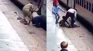 Mulher é salva por policial após escorregar ao tentar embarcar em trem na Índia