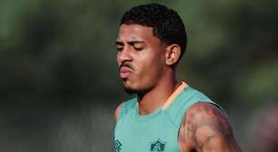 John Kennedy passará por cirurgia no joelho; entenda a lesão do atacante do Fluminense
