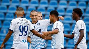 Santa Clara investe em brasileiros e chega a 17 jogadores no elenco