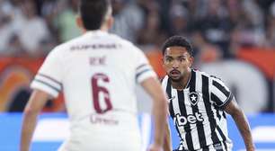 "Não é a primeira vez que isso acontece", critica Vitinho após empate do Botafogo