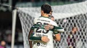 Coritiba vence a Chapecoense em jogos com lesões e lance inusitado