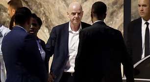 As regalias e a influência do presidente da Fifa, o homem mais poderoso (e polêmico) do futebol