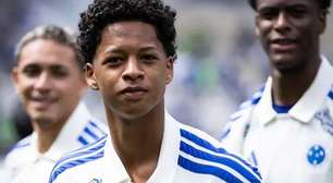 Zé Lucas se impressiona com torcida do Cruzeiro em sua estreia: "Fiquei encantado"