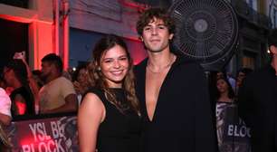 Até parece casal da Netflix: com look preto chic, Luana Maia, irmã de Bruna Marquezine, beija muito o namorado Lucca Picon em evento no Rio. Veja fotos!