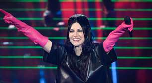 Laura Pausini interrompe show para dar 'bronca' em público VIP: 'Mexam os lábios'