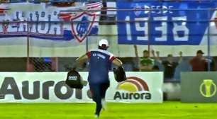 Usain Bolt? Médico viraliza durante atendimento em campo; veja