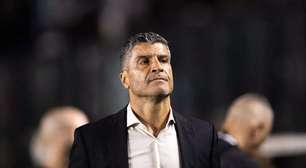 Vasco perde titular e Pedro Emanuel ganha problema contra o Santos