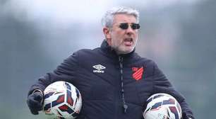 Santos ou Mycael? Odair Hellmann define goleiro do Athletico