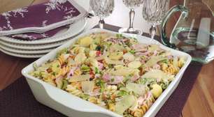Salada de macarrão com frango: prática e saborosa para seu dia a dia