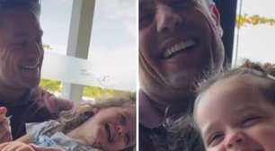 Ex-mulher de Rafael Cardoso mostra ator com a filha após internação clínica: 'Seu lugar de apoio'