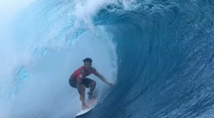 Italo Ferreira supera lesão e se classifica para as oitavas de final em Teahupoo