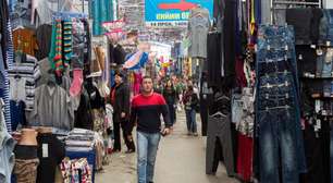 A cidade feita de contêineres que virou um dos maiores mercados da Ásia