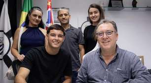Volante renova com o Santos pela segunda vez em três meses