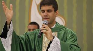 Padre brasileiro é excomungado após se unir a grupo conservador que desafia Papa