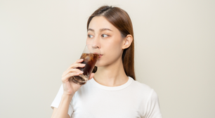 5 bebidas que podem favorecer a formação de pedras nos rins