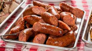 Vinagre é truque infalível para evitar que a linguiça estoure na panela